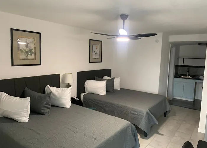 R Nite Star Inn And Suites -Home Of The Cowboys & Rangers