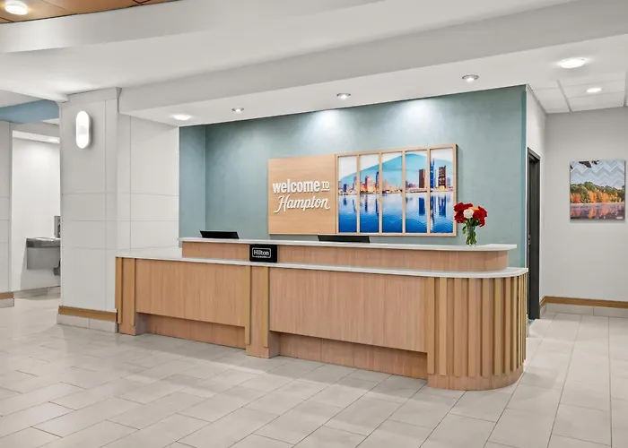 Hampton Inn & Suites Detroit-Canton