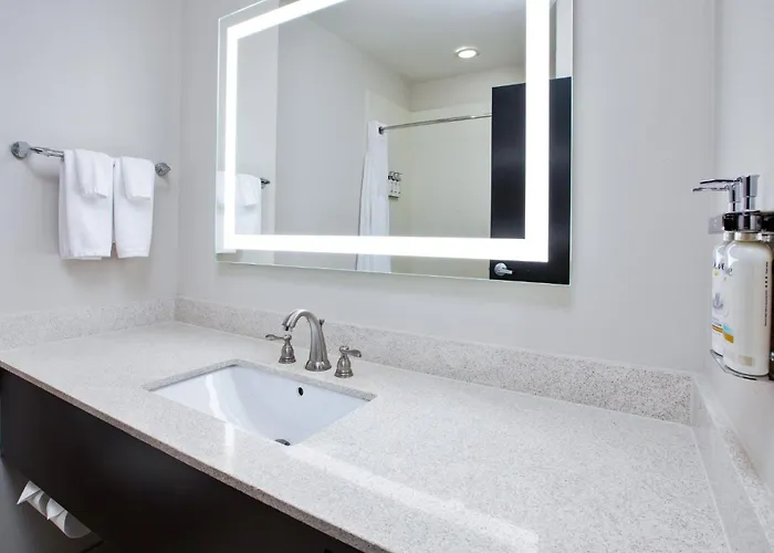 Holiday Inn Express Hotel And Suites Duncan By Ihg