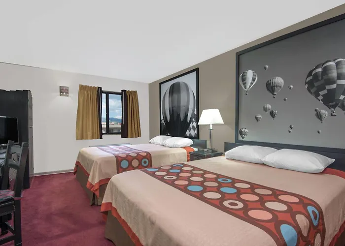 Super 8 By Wyndham Taos Hotel
