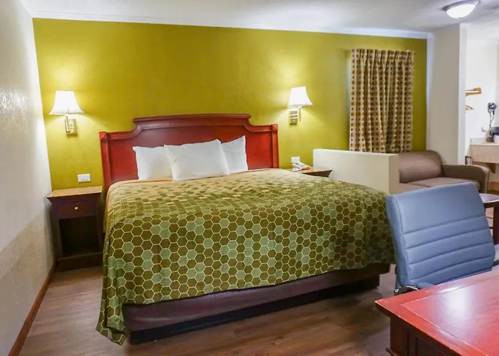 Rodeway Inn & Suites Fort Jackson Columbia