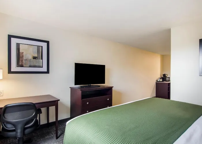 Cobblestone Hotel & Suites - Torrington