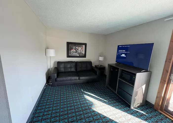 Super 8 By Wyndham Sturgis