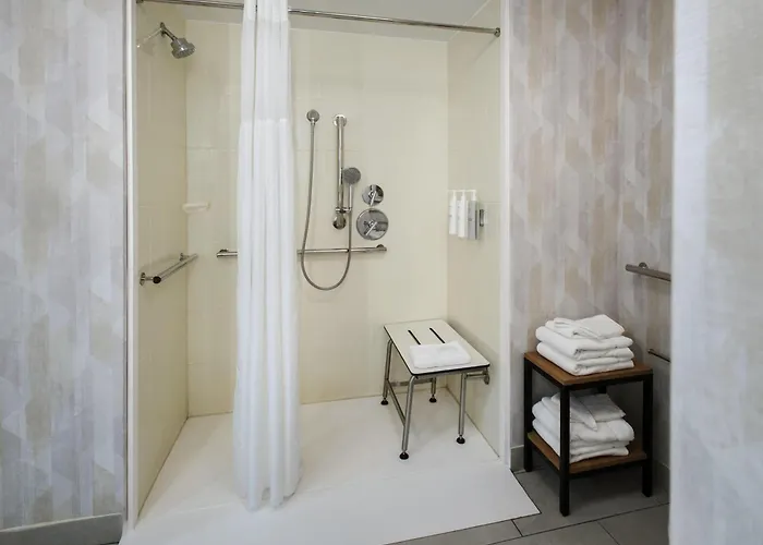 Hampton Inn & Suites Greenfield