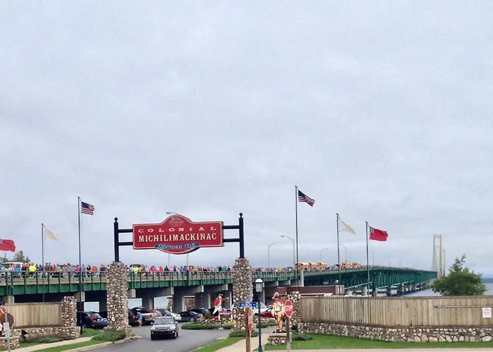 Parkside Inn Bridgeview Mackinaw City