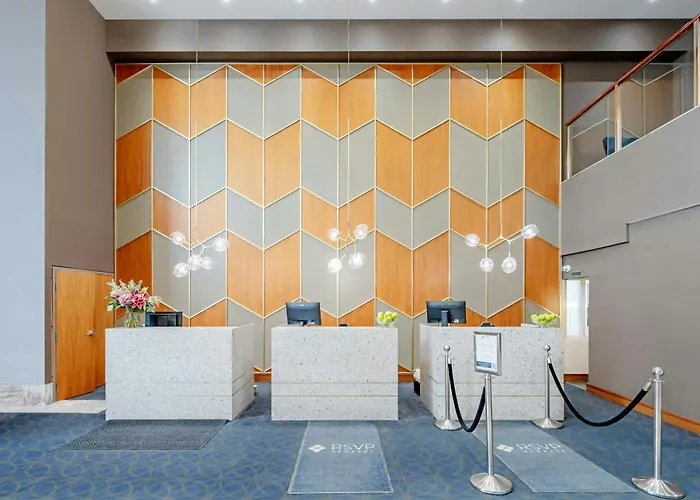 Sandman Signature Mississauga Hotel