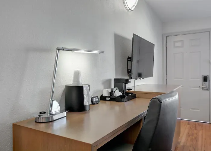 Signature Inn Medford Downtown - Newly Renovated
