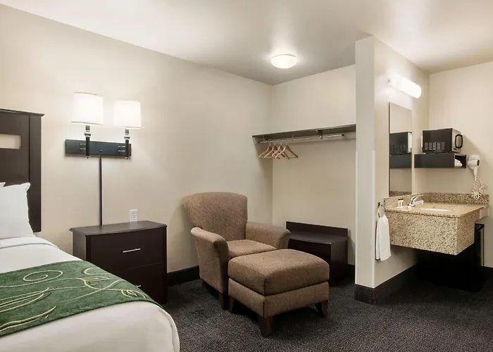 Baymont By Wyndham Glenwood Hotel