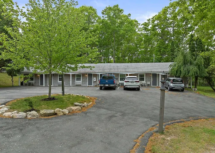 Sandwich Inn And Suites
