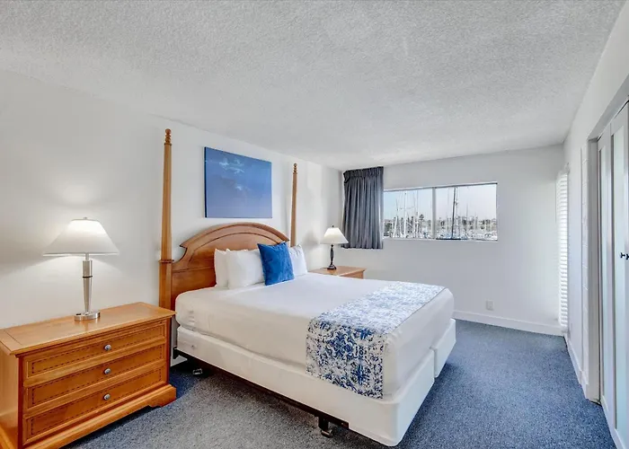 Oceanside Marina Suites - A Waterfront Hotel
