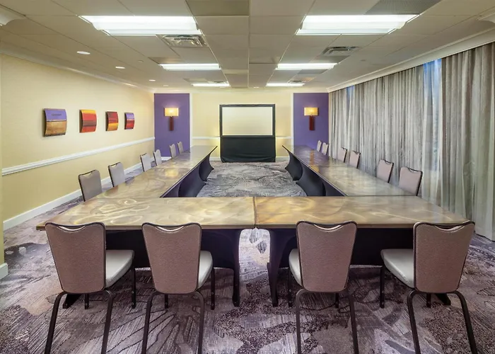 Hilton Charlotte Uptown Hotel