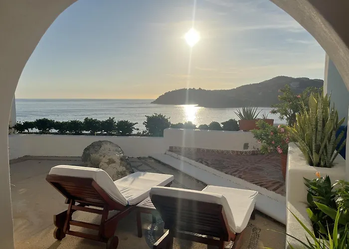 Villa De La Roca Zihuatanejo