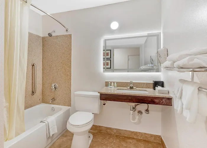 Quality Inn & Suites Chattanooga-East Ridge