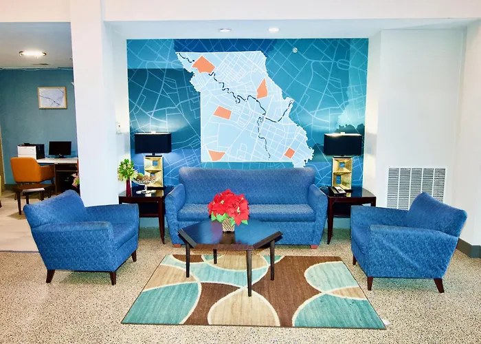Holiday Inn Express Hotel & Suites St. Charles By Ihg Saint Charles