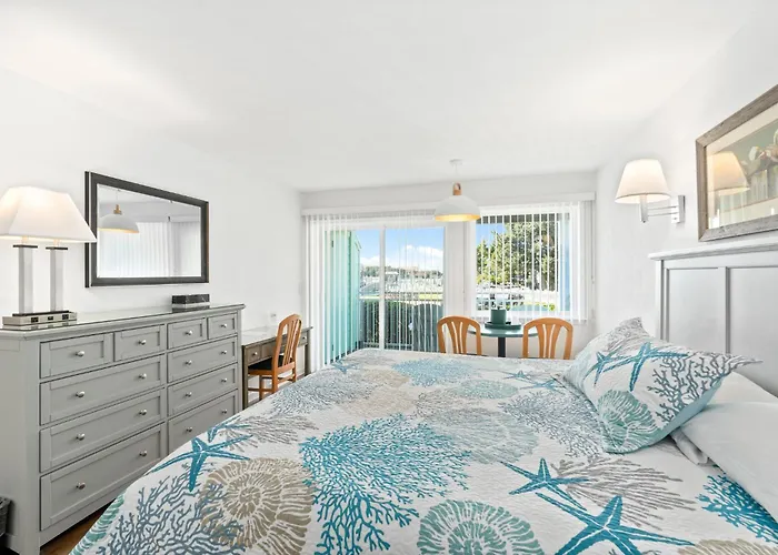 The Ocracoke Harbor Inn