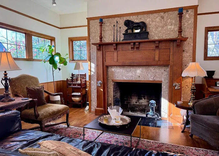 Cecil Bacon Manor Bed & Breakfast Seattle
