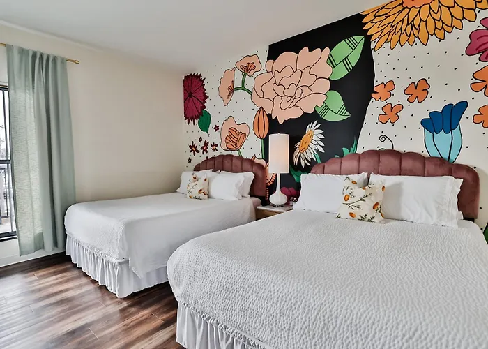 Urban Collective Boutique Hotel Edwardsville