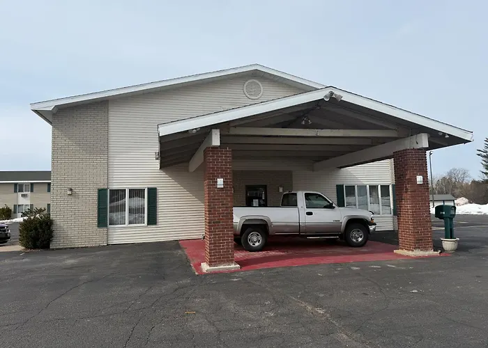 Hotel Iron Mountain Inn & Suites