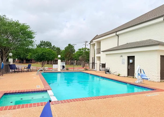 Days Inn By Wyndham Granbury