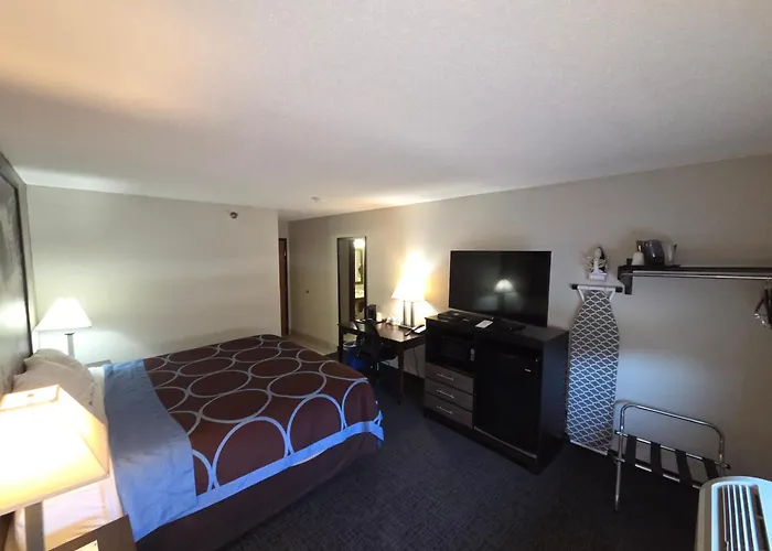 Super 8 By Wyndham Elkins Hotel