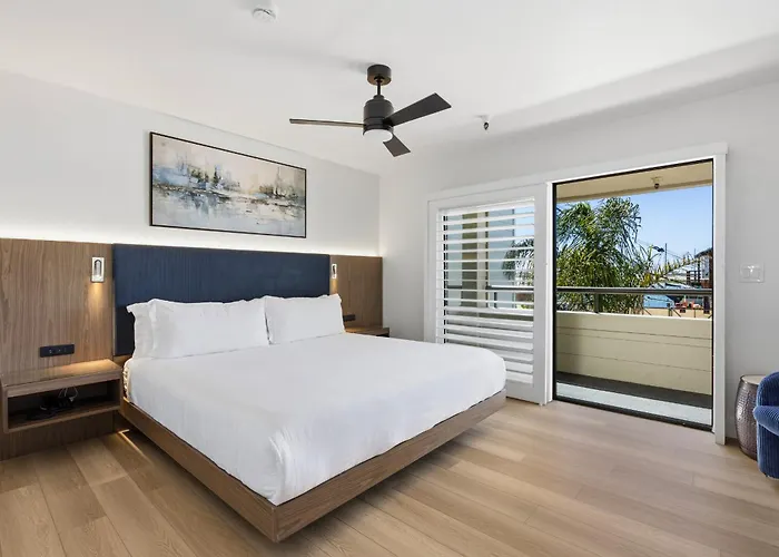 456 Embarcadero Inn & Suites