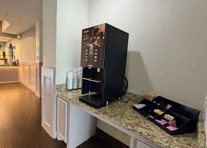 Days Inn & Suites By Wyndham Houston / West Energy Corridor