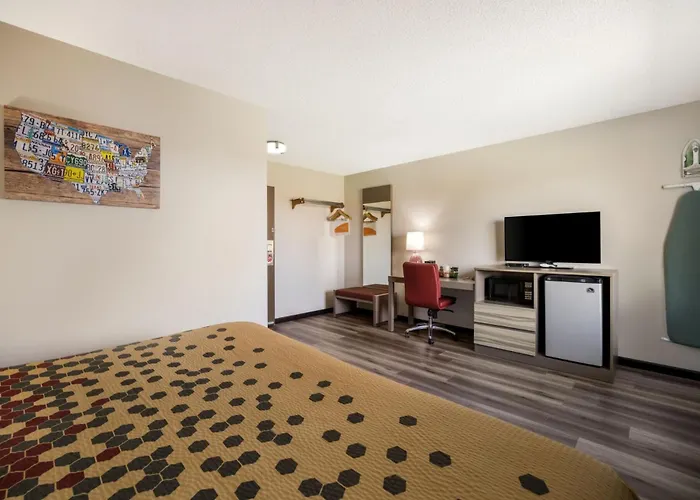Econo Lodge Inn & Suites Canandaigua - Finger Lakes Area