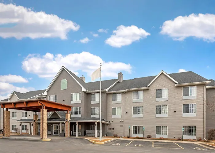 Country Inn & Suites By Radisson, West Bend, Wi