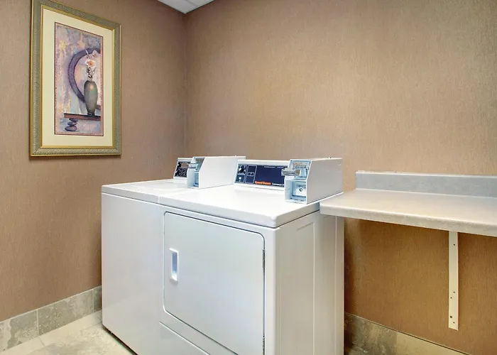 Hampton Inn & Suites West Bend