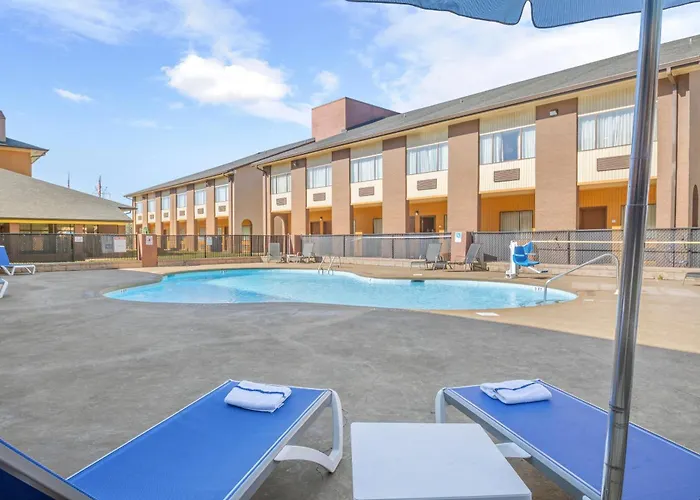 Quality Suites Hickory South