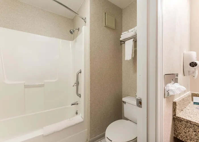 Quality Inn & Suites Portage Central