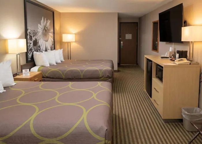 Super 8 By Wyndham Bowman Hotel