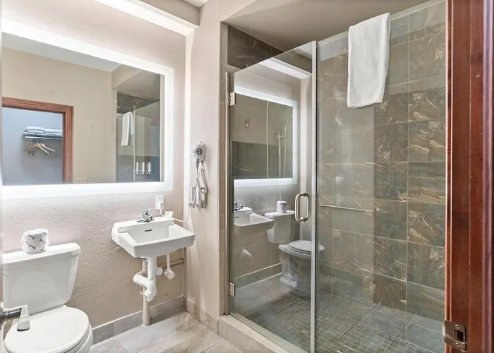 Edgewater Hotel And Suites Put-in-Bay