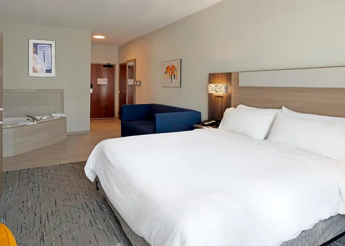 Holiday Inn Express Hotel & Suites Fort Atkinson By Ihg