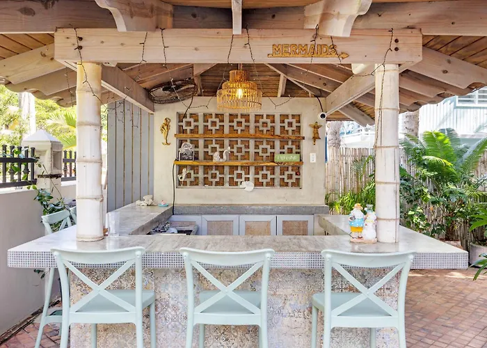 Tres Sirenas Beach Inn