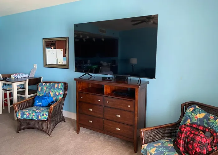 1717 Laketown Wharf 1 King Bedroom, 2 Bath