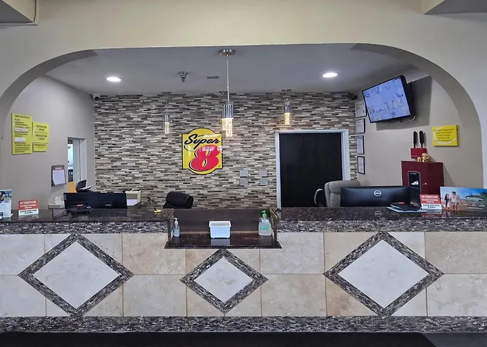 Super 8 By Wyndham Kansas City