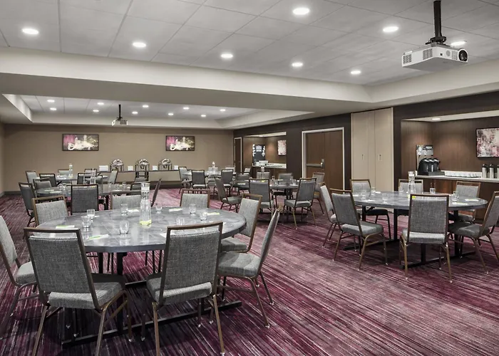 Courtyard By Marriott Wayne Fairfield Hotel