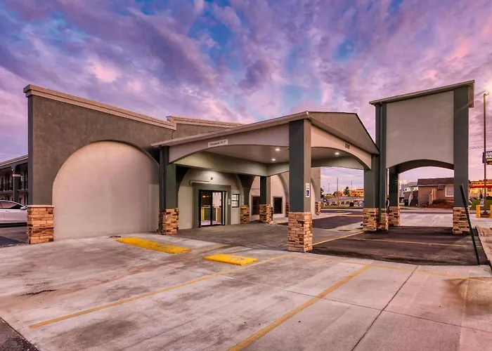 Clarion Pointe Decatur Downtown Hotel