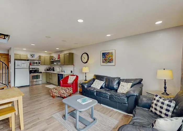 Cozy Crystal Mountain Condo