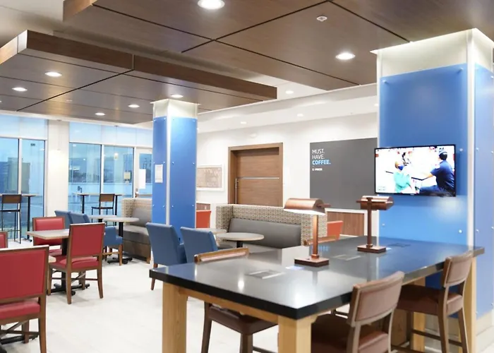 Holiday Inn Express & Suites - Dallas Market Center By Ihg