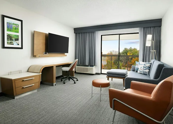 Courtyard By Marriott Concord Hotel
