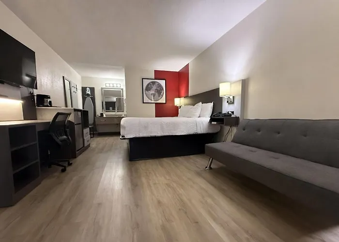 Ramada By Wyndham Harrisonburg Motel