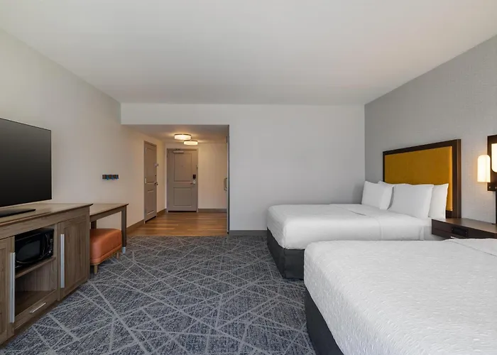 Hampton Inn & Suites West Des Moines Mill Civic