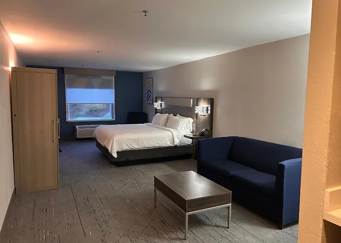 Holiday Inn Express & Suites Murphy By Ihg