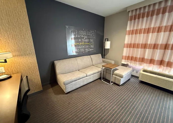 La Quinta By Wyndham Altoona Des Moines Hotel