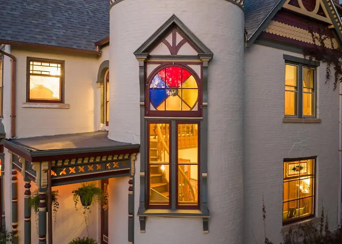 Moulin Rouge House Bed And Breakfast Mankato