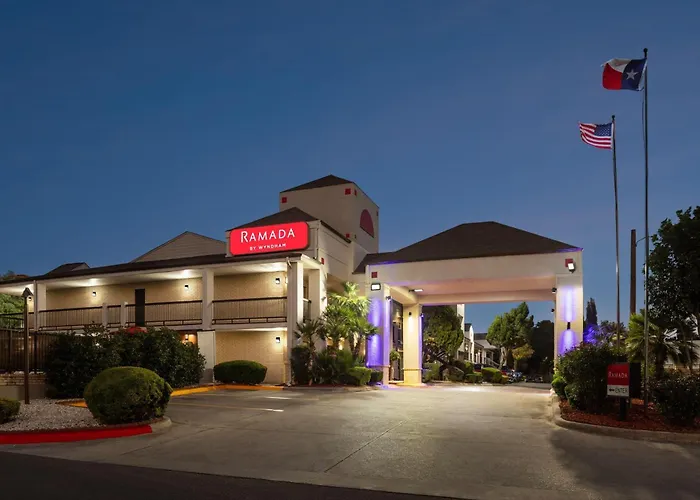 Ramada By Wyndham San Antonio Near Seaworld - Lackland Afb