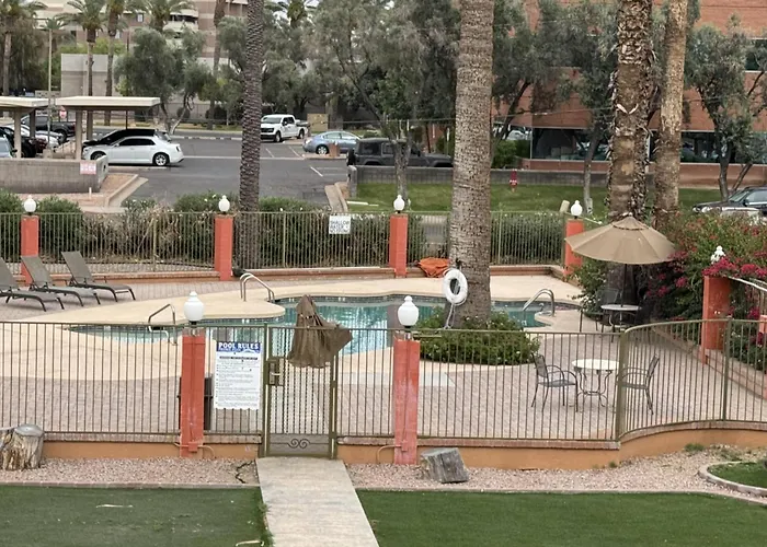 Howard Johnson By Wyndham Phoenix Airport/Downtown Area