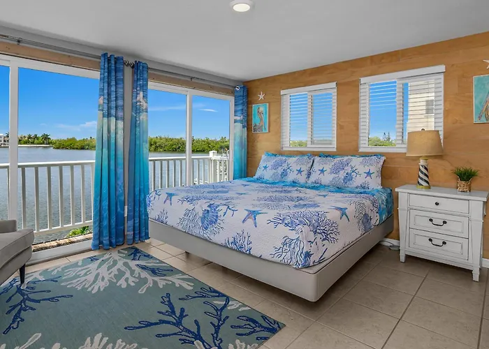 Latitude 26 Waterfront Boutique Resort - Bonita Springs